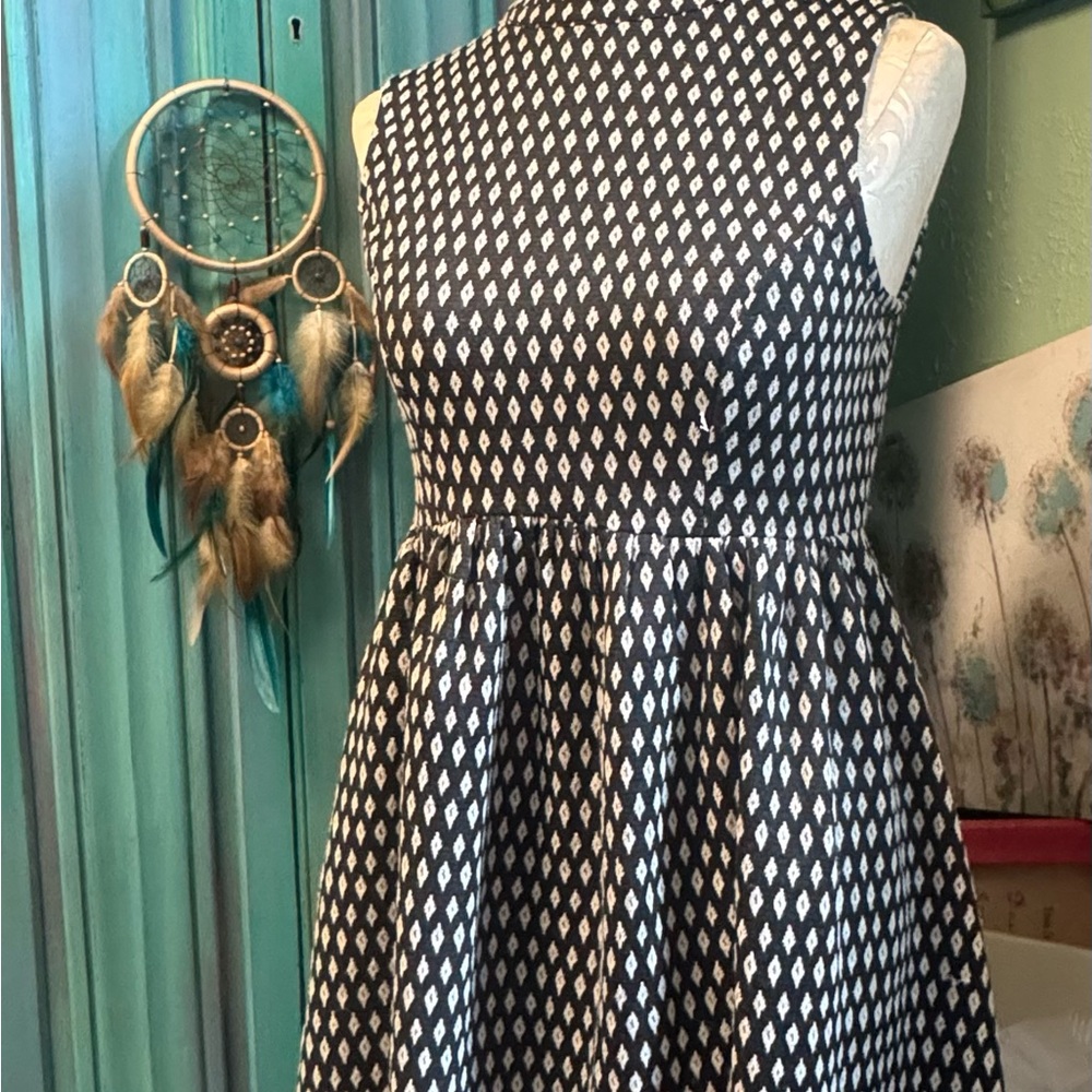 Xhilaration Monochrome Diamond Print Midi Dress